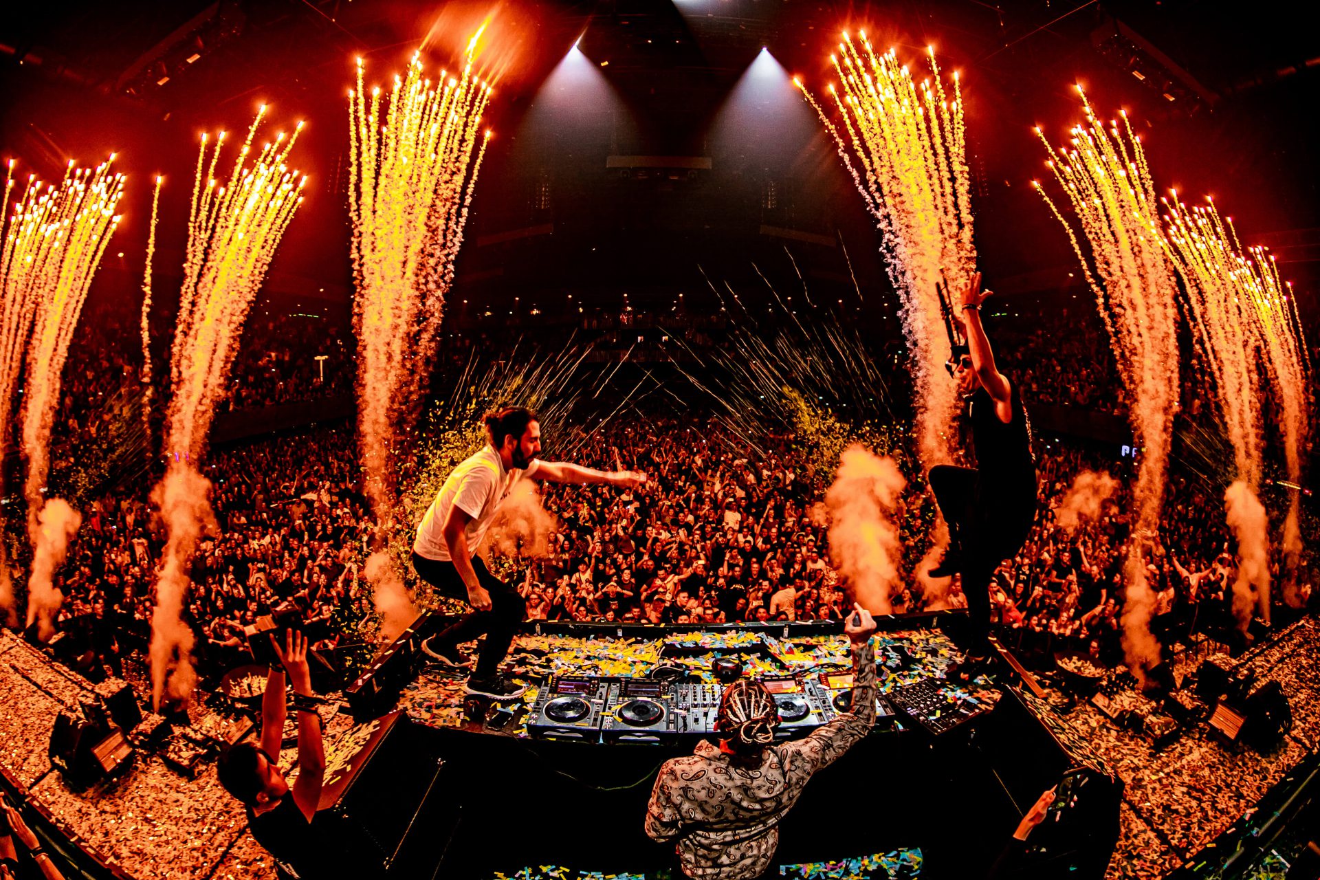 Don t stop vin dimitri vegas zion. Фестиваль электронной музыки в горах. Untold Festival. Fire Rides mo.